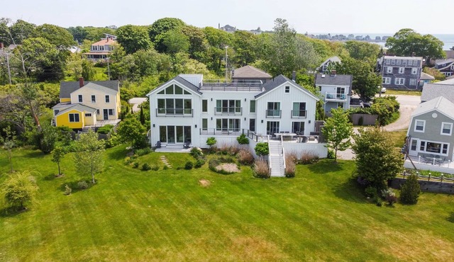 Exquisite Waterfront Retreat - Lindsay