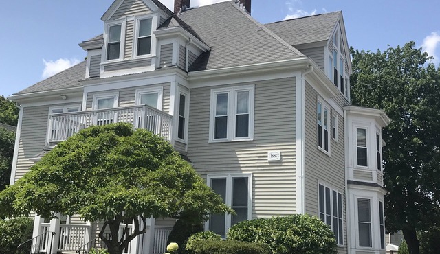 Extend your rest in the Wellesley Square's best