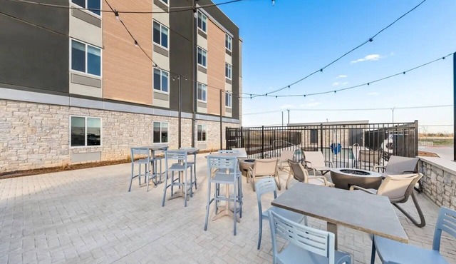 Extended Stay Gem w/Modern Style – 7 Min from McLane Stadium