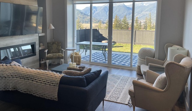 Extended Stay in Modern Home W/Hot Tub