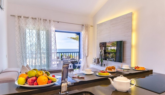 Extra luxury beachfront apartment with 2 bedrooms. heated swimming pool