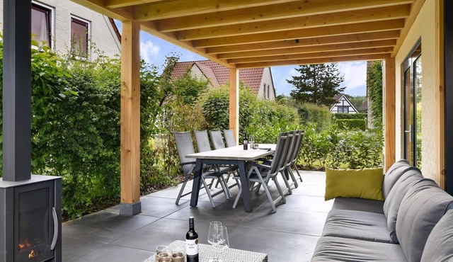 Extra luxury 10-person villa Culinary in the holiday park Landal Kasteeldomein De Cauberg