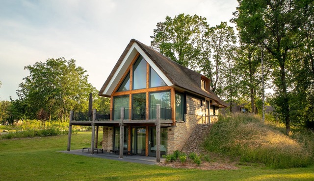Extra luxury 8-person holliday cottage in the holiday park Landal PUUR Exloo