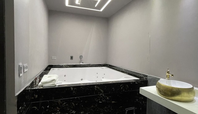 Extraordinary 3 bedrooms, jacuzzi and balcony