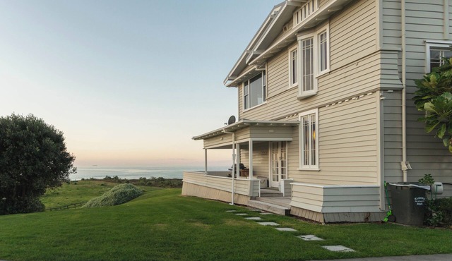 Extraordinary Coastal Elegance. Unique Kiwi Experience.