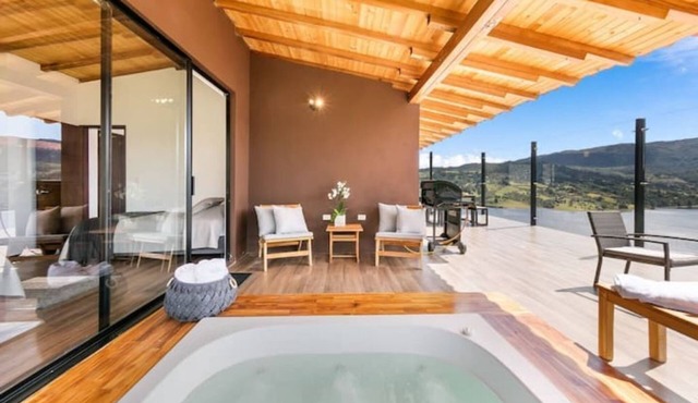 Extraordinary house in the middle of the sisga reservoir