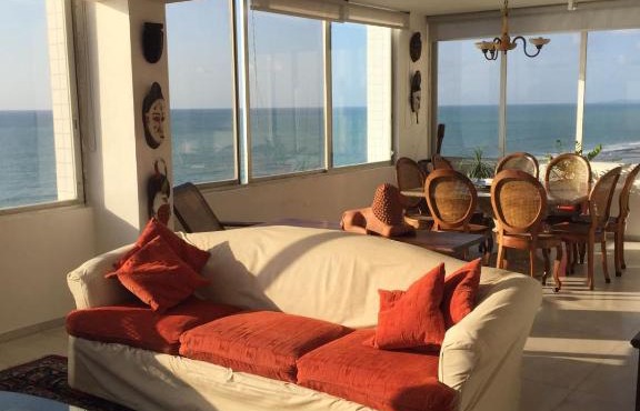 Extraordinary Seafront Apartment