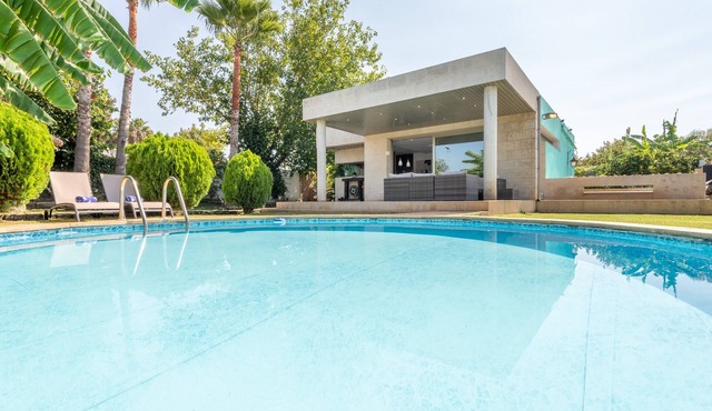Extremely Modern Villa "Zoe" with Pool