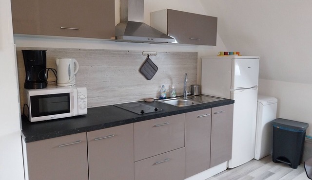 F2 in suburban residence 30 km from Paris