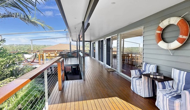 Fab 3-Bed Stay with Great Outdoors & Water Views