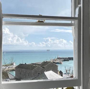 Fab ensuite double room, ideally located for Isles of Scilly Ferry Terminal