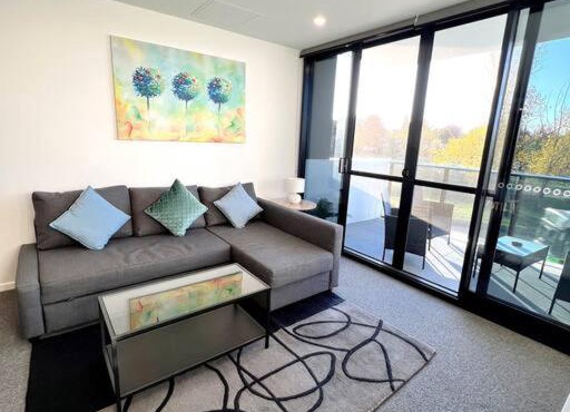 Fab in Phillip - 2bd 2bth Apt - Close to CBR Hospital