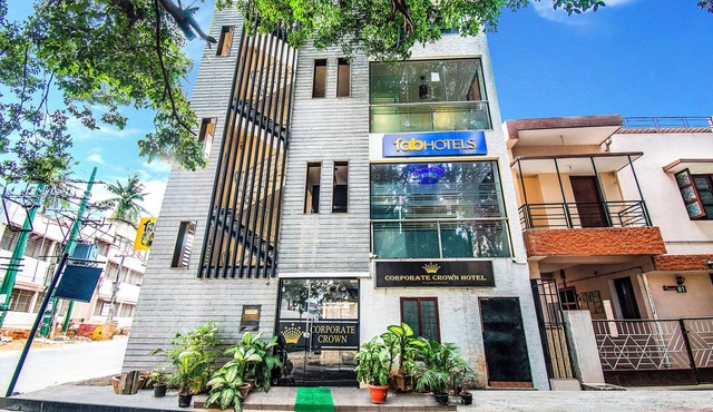 Fabhotel Corporate Crown