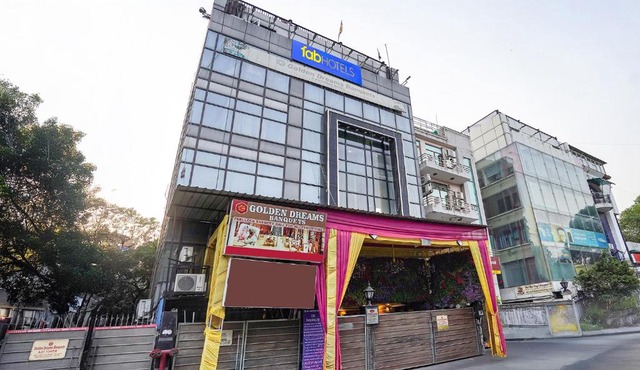 FabHotel Golden Eye Inn - Nehru Place Market