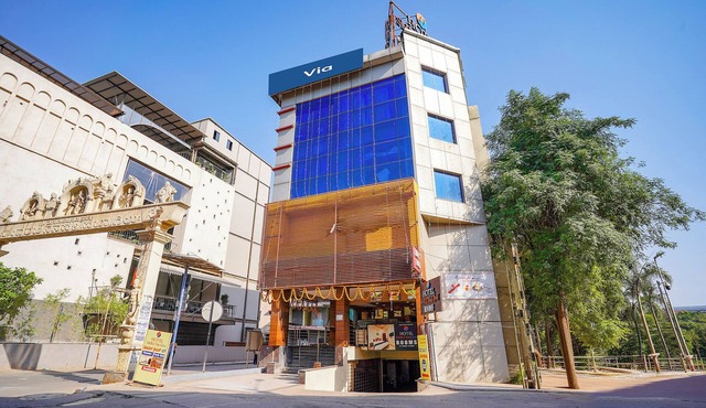 Fabhotel Shreyas Inn