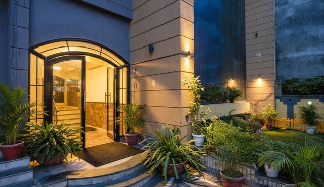Fabhotel Singh Suite