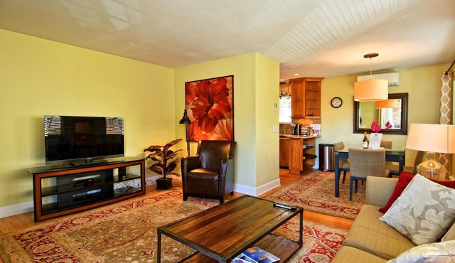 FABULOUS 2BD CONDO - AC - PRIVATE DECK WITH VIEW - 5 STAR RATINGS