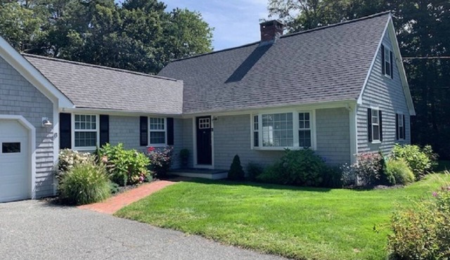 Fabulous 3BR/3BA vacation house in Cotuit that sleeps 8 and only 1 mile to beach