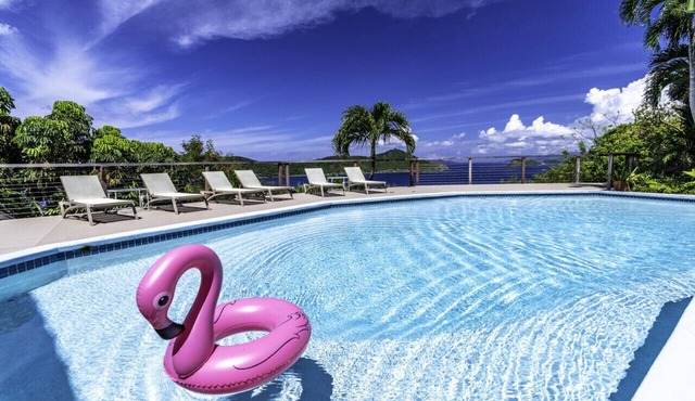 Fabulous 5BR - HUGE Pool/Deck & AMAZING VIEWS! 7 mins from Red Hook!