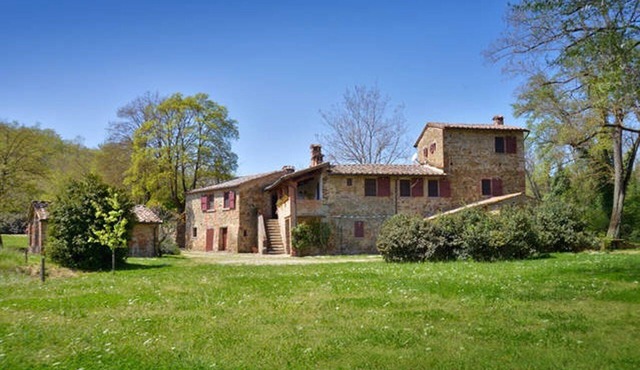 FABULOUS 6BR HOME WITH WONDERFUL SWIMMING POOL & GARDEN IN THE HEART OF TUSCANY!
