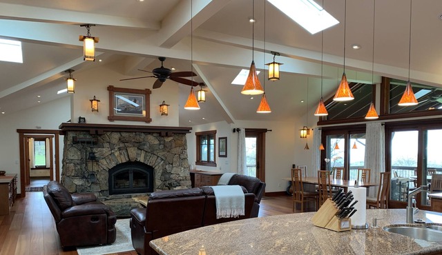 Fabulous Hideaway in Northern California Foothills, close to Collins Lake.