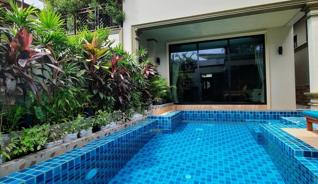 Fabulous in executive estate spacious 4 bedroom Naiharn beach family friendly
