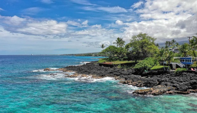 Fabulous Kona oceanfront 6 bedrooms for 14!