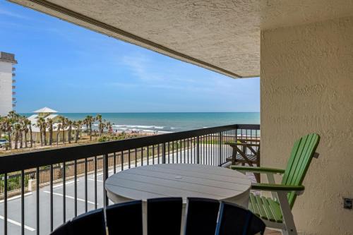 Fabulous ocean and beach views with top complex amenities