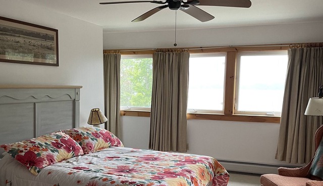 Fabulous space for a gathering to ski, snowmobile or just have fun.