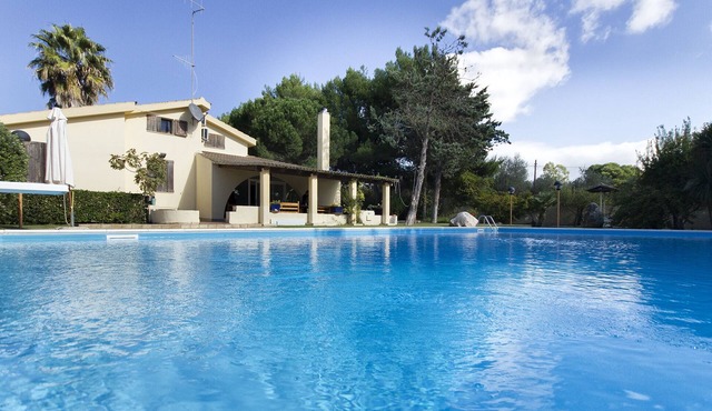 Fabulous Villa with Private Pool just 2km from the city and 2.5km from the beaches!