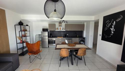 Face au Jura, appartement neuf 70m2, à 10 minutes de Genève pour 1 à 6 personnes