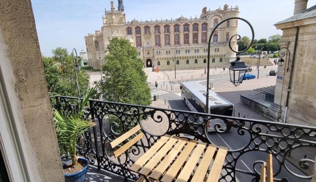 Face château St Germain en Laye, appartement 4 à 6 personnes, 23 min de Paris Champs-Elysées