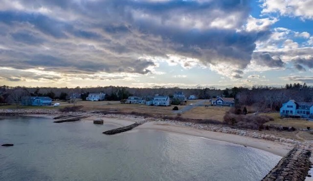 Fair View Farm Exceptional Modern 6 Bd Farm / Beach House w/ Association Beach Rights