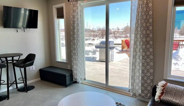 Fairbanks Alaska Short-Term Rental Waterfront Home Convenient Aurora Viewing