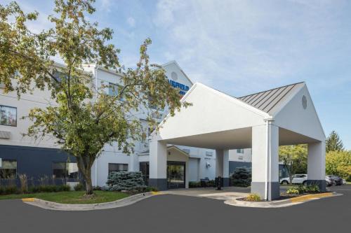Fairfield by Marriott Inn & Suites Grand Rapids Airport