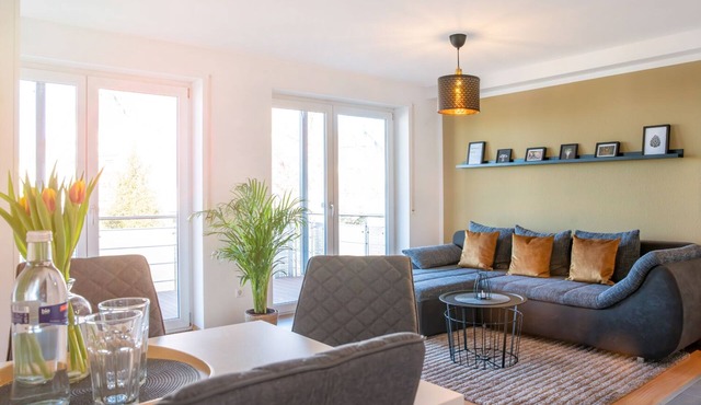 Fairflats Hüfingen: Küche Arbeitsplatz Balkon Aufzug