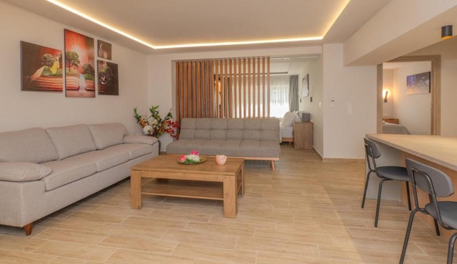 Fairytale Apartment steps from Piraeus Port
