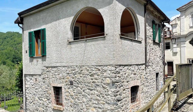 Fairytale stone house in the border triangle of Tuscany, Liguria & Emilia-Romagna