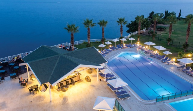 Falcon Hotel