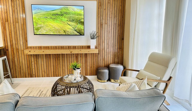 Falcon Sunset 2br Apt/Free Airport Transportation/Gated Complex/Security
