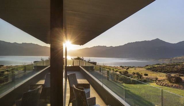 Falconridge - Architectural dream home on Jacks Point golf course