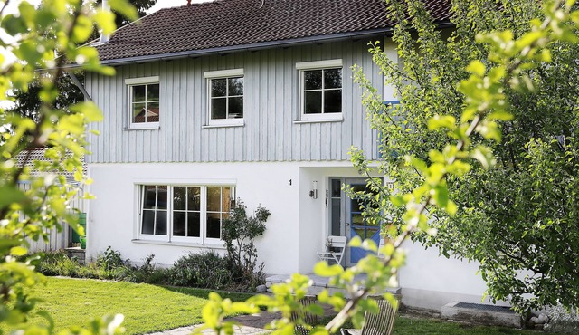 Falkenweg vacation home: Idyllic cottage with large garden