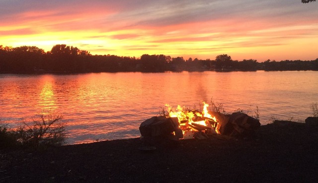 “ FALL 3 DAY TRIPS”Fishing, Dock, Fire Pit, Boat launch & Boat. Sold out May-Aug