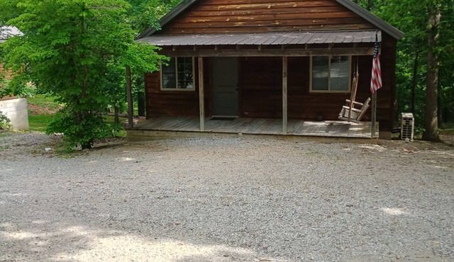 Fall Creek Cabins Very cozy ! 1 mile from Lake Norfork and Mountain Home Ar.