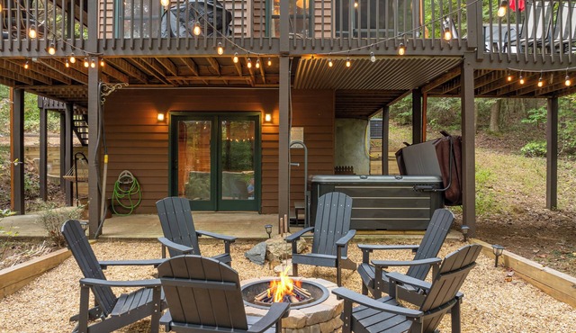Fall Getaway Mountains of Blue Ridge, GA- with a Fire Pit and Hot Tub