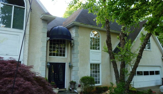 Fall Special! Luxury Executive Home for Rent