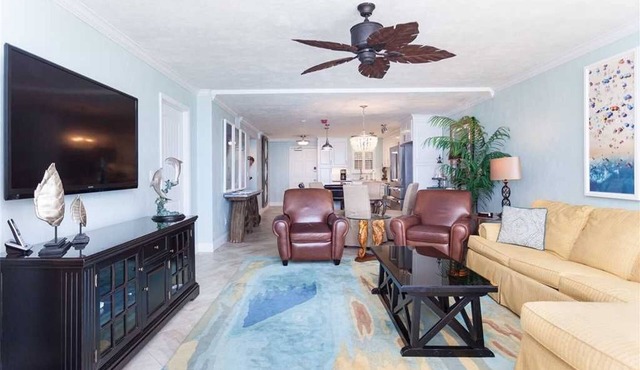 Fall Specials/3 night minimum - Fully Renovated Penthouse!