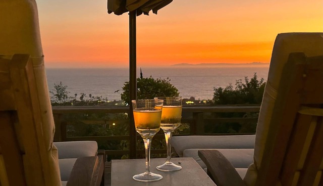 Fall/Winter stays available - Charming Beach View Cottage