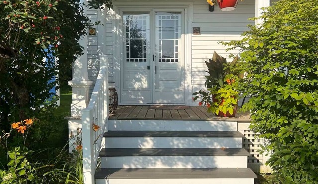 Falls Farmstead 1865 Ellis House Apt 3 Comfy Homebase for Exploring Downeast ME