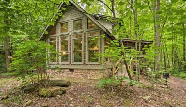 Falls View Cabin at Dennis Mill on designated trout stream.